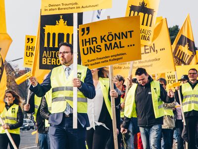 Rund 100 Mitarbeiter gehen für die Berolina auf die Straße
